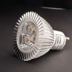 Zamiennik ledowy halogenu MR16 z trzonkiem GU10