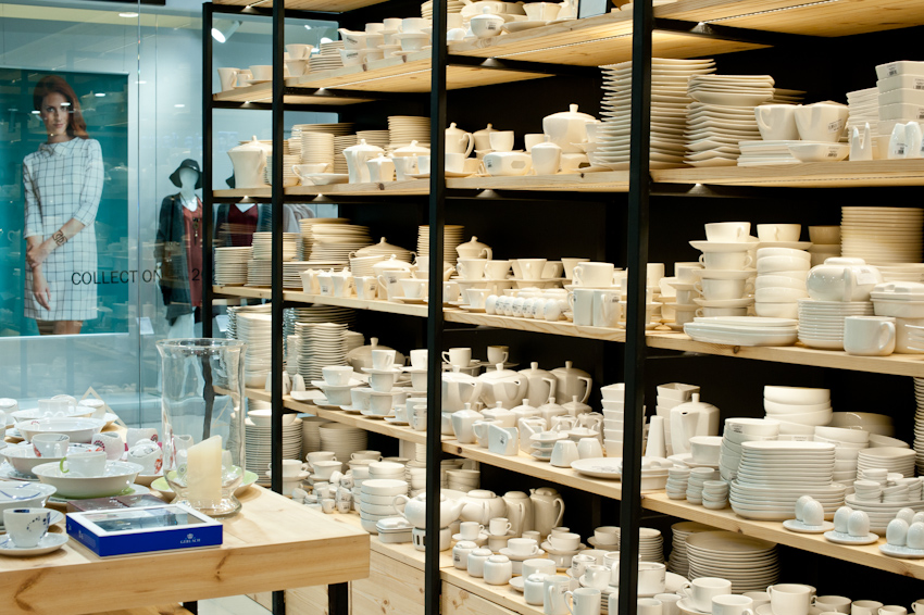 Praca W Sklepie Z Porcelana Półki w sklepie z porcelaną - Warszawa